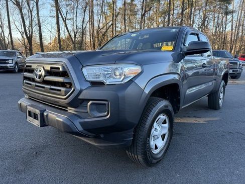Used 2017 Toyota Tacoma SR image 1