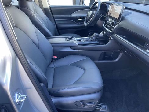 Used 2025 Toyota Grand Highlander AWD image 47