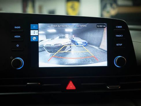 Used 2025 Hyundai Elantra SE FWD image 21