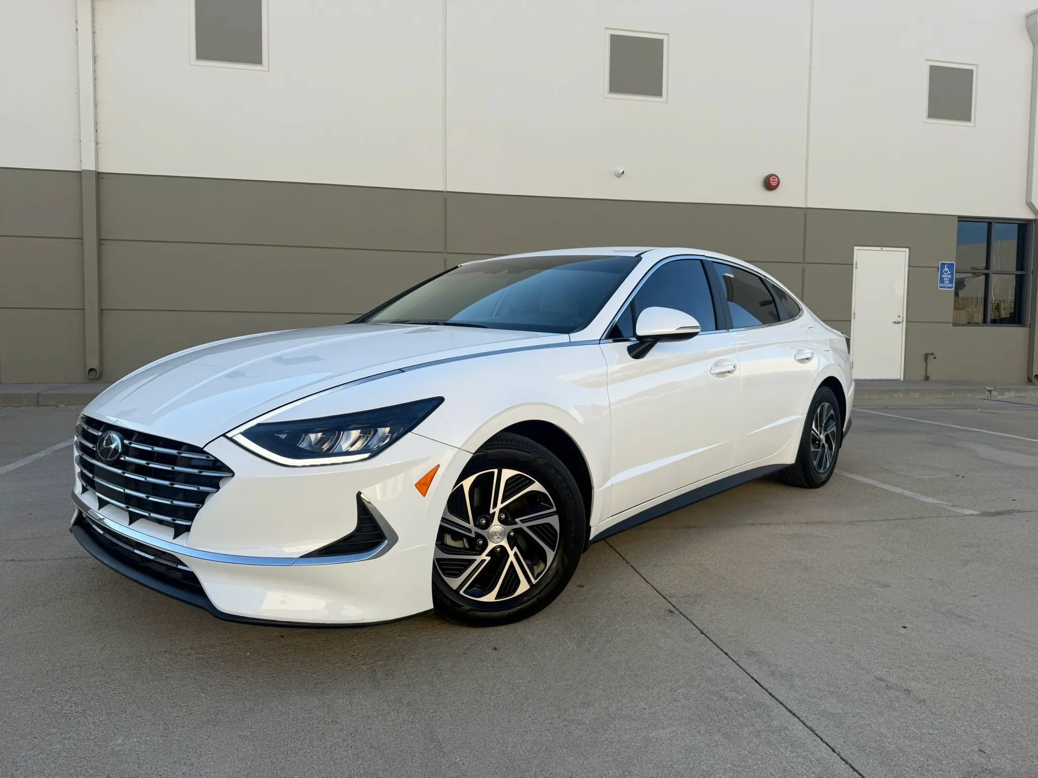 Used 2022 Hyundai Sonata Blue FWD image 1