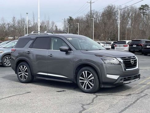 Used 2023 Nissan Pathfinder Platinum w/ Cargo Package image 8