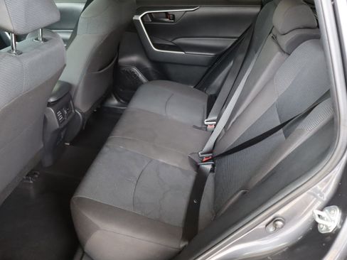 Used 2022 Toyota RAV4 LE image 31