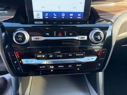 Used 2023 Ford Explorer Limited w/ Limited Technology Package image 23