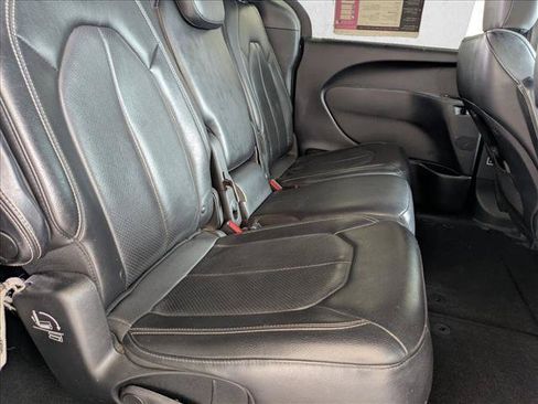 Used 2021 Chrysler Pacifica Touring-L w/ S Appearance Package FWD image 18