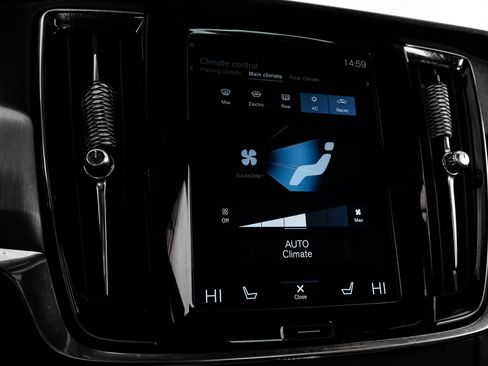 Used 2017 Volvo S90 T6 Momentum w/ Vision Package image 31