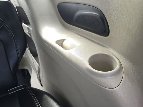 Used 2022 Chrysler Pacifica Touring-L image 37