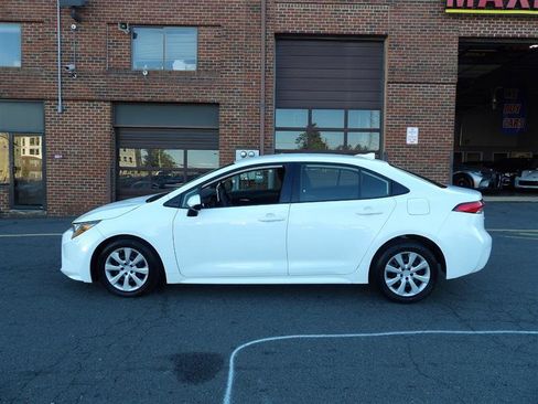 Used 2020 Toyota Corolla LE image 4