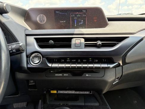 Used 2022 Lexus UX 200 w/ Accessory Package (Z1) FWD image 18