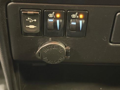 Used 2016 Toyota Sienna SE image 17