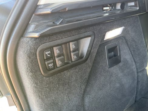 Used 2025 BMW X7 xDrive40i AWD/4WD image 16