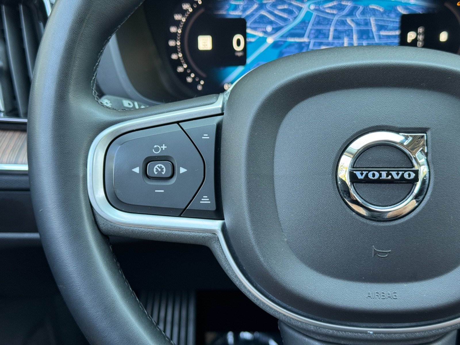 Used 2022 Volvo XC60 B5 Momentum w/ Advanced Package AWD/4WD image 21