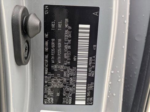 Used 2025 Toyota Sienna XLE Woodland Edition image 27