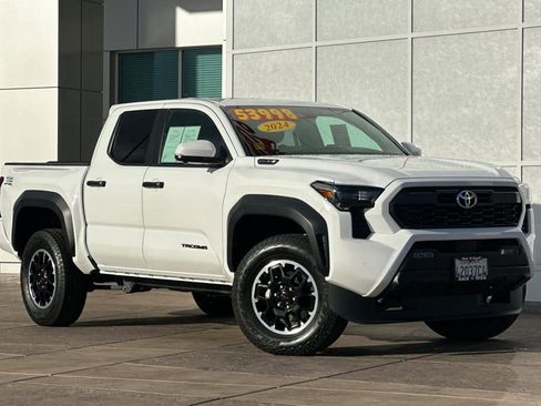 Used 2024 Toyota Tacoma TRD Off-Road image 2
