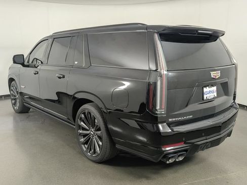 Used 2025 Cadillac Escalade ESV V AWD/4WD image 6