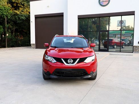 Used 2017 Nissan Rogue Sport SV image 2