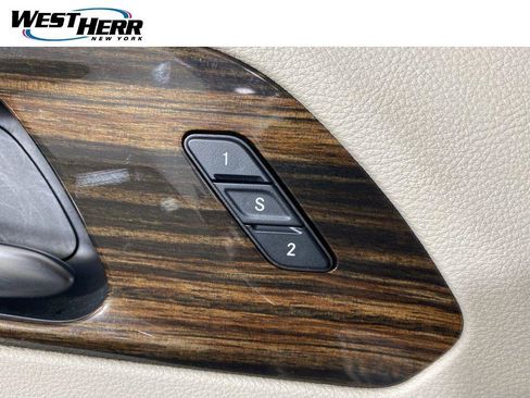 Used 2023 Chrysler Pacifica Limited FWD image 12