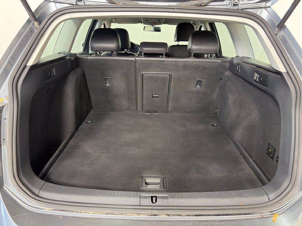 Used 2015 Volkswagen Golf TDI S FWD image 27