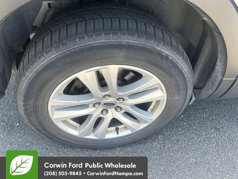 Used 2018 Ford Explorer XLT w/ Equipment Group 202A AWD/4WD image 9