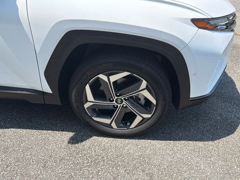 Certified 2022 Hyundai Tucson Limited AWD/4WD image 13