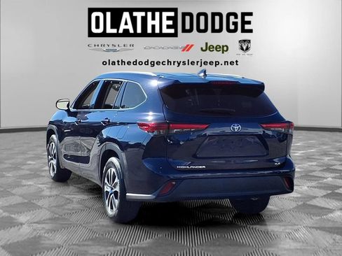 Used 2022 Toyota Highlander XLE FWD image 5