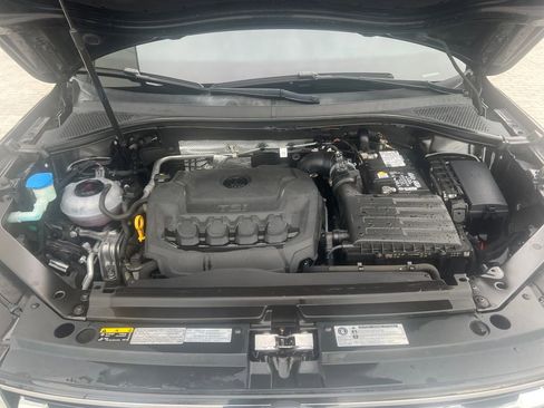 Certified 2019 Volkswagen Tiguan SE w/ Panoramic Sunroof Package image 24