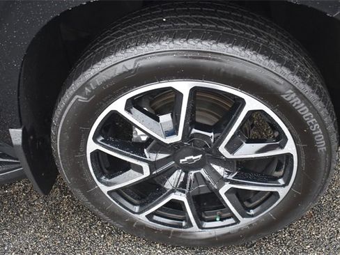 Certified 2022 Chevrolet Suburban RST w/ Sport Performance Package image 11