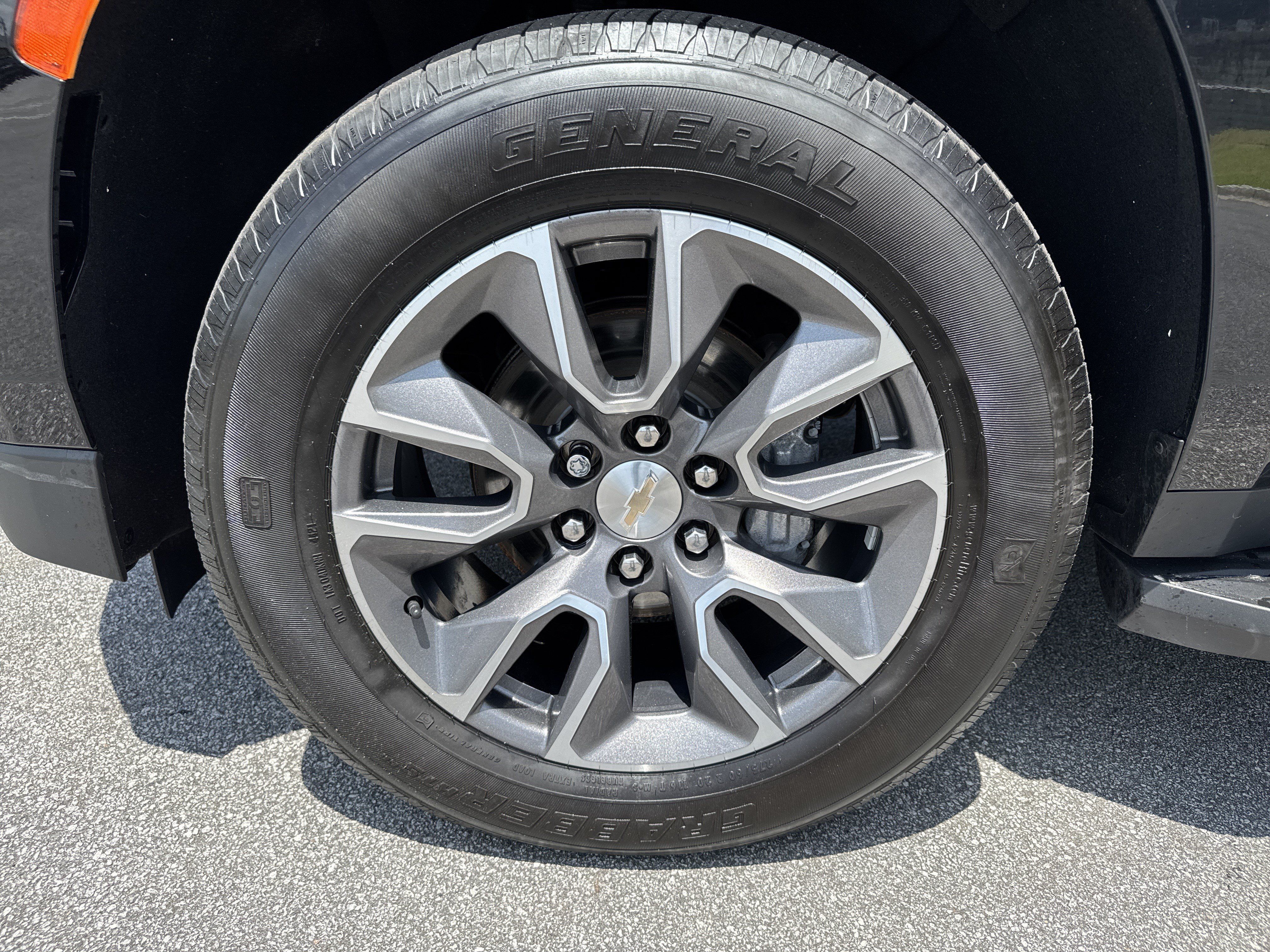 Used 2022 Chevrolet Tahoe LT w/ Luxury Package AWD/4WD image 13