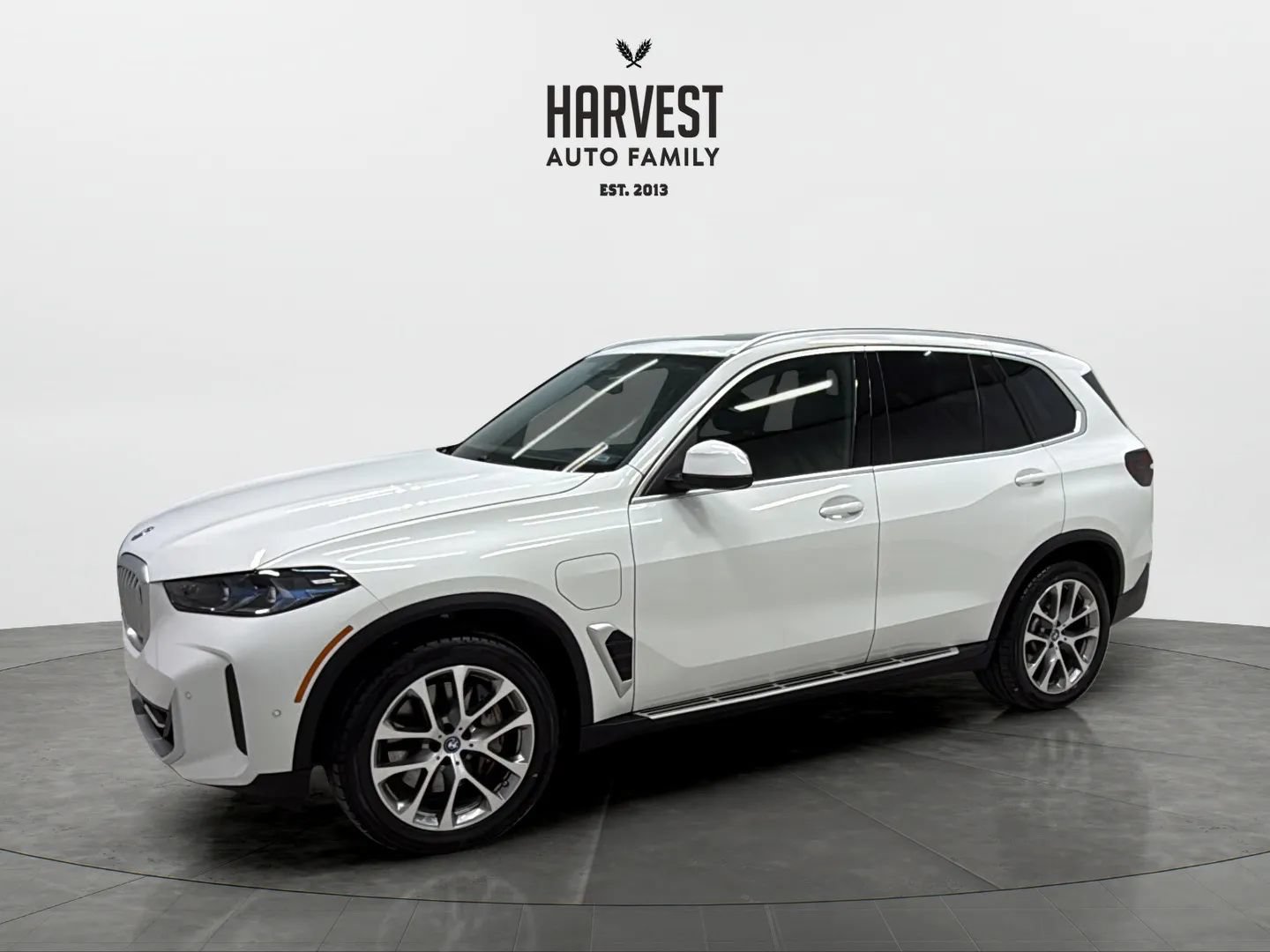 Used 2025 BMW X5 xDrive50e AWD/4WD image 1
