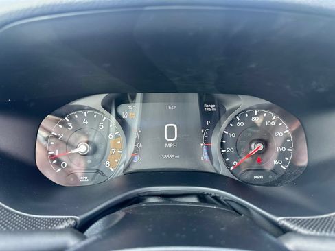 Used 2025 Jeep Compass Trailhawk AWD/4WD image 32