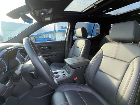 Used 2023 Chevrolet Traverse RS image 8