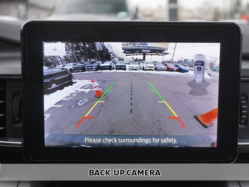 Used 2022 Ford Explorer XLT w/ Equipment Group 202A image 7