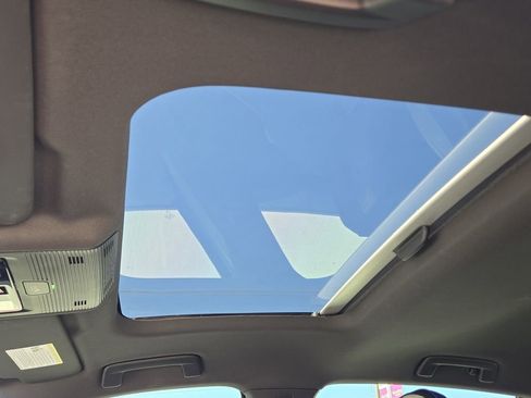 Used 2024 Volkswagen Golf R image 13