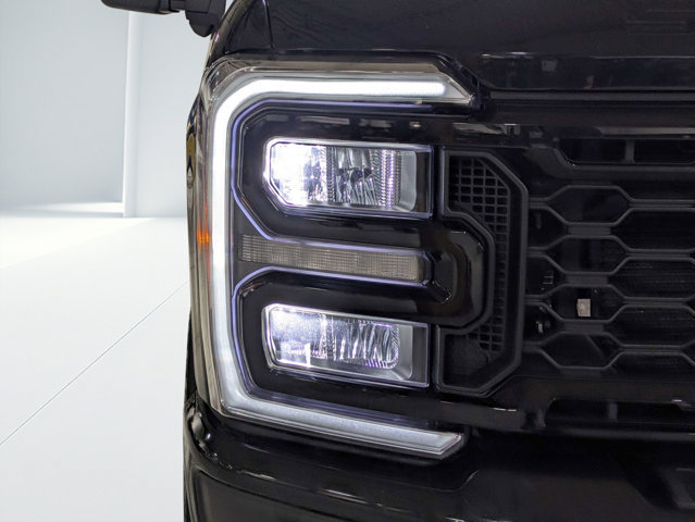 Used 2025 Ford F250 Lariat w/ Black Appearance Package AWD/4WD image 9