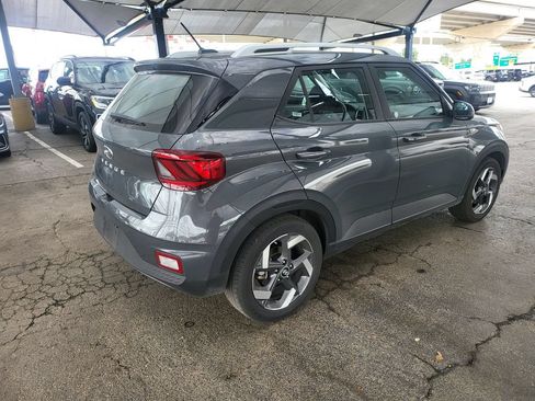 Used 2025 Hyundai Venue SEL FWD image 8