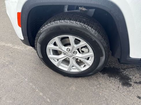 Used 2023 Jeep Grand Cherokee Limited w/ Luxury Tech Group II image 30