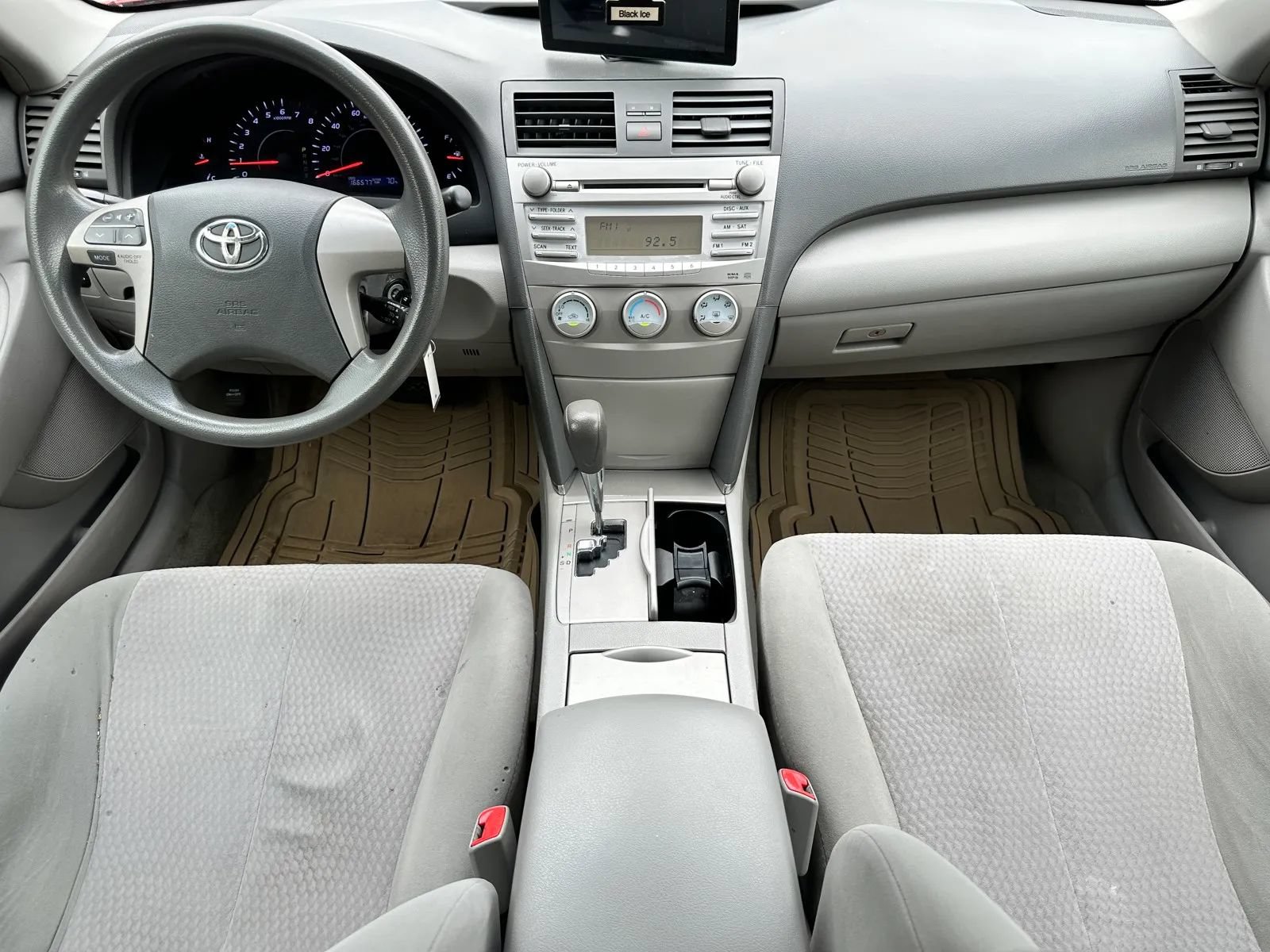 Used 2011 Toyota Camry LE FWD image 19