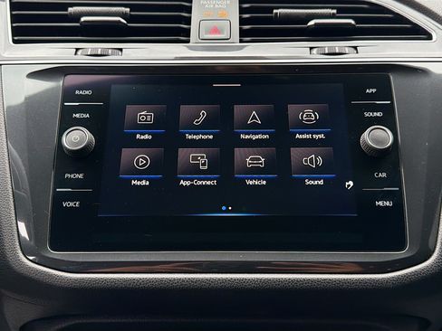 Used 2022 Volkswagen Tiguan SE R-Line FWD image 29