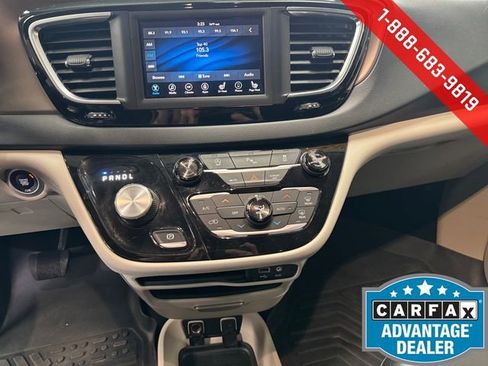 Used 2018 Chrysler Pacifica Touring-L image 6