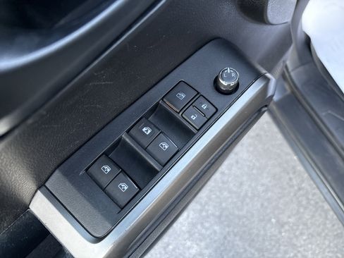 Used 2017 Toyota Tacoma SR5 image 17