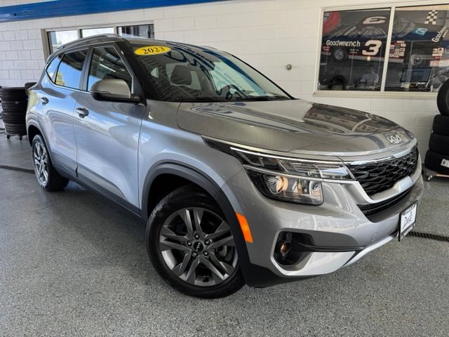 Used 2023 Kia Seltos S FWD image 2