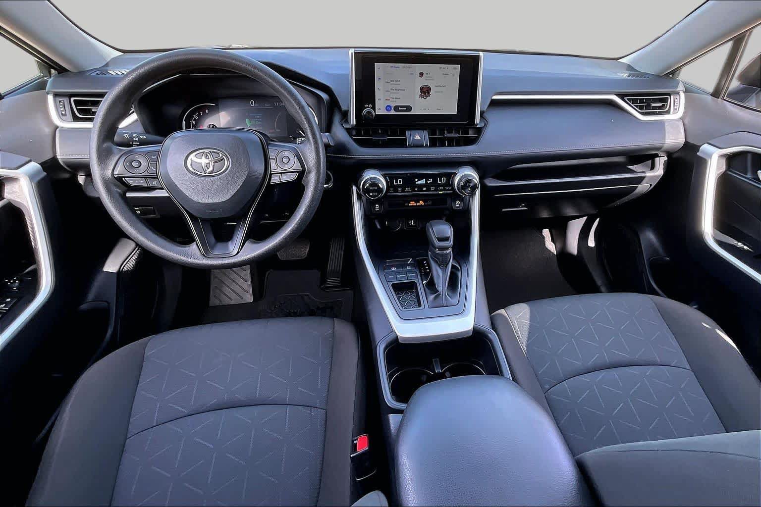 Used 2025 Toyota RAV4 XLE FWD image 14