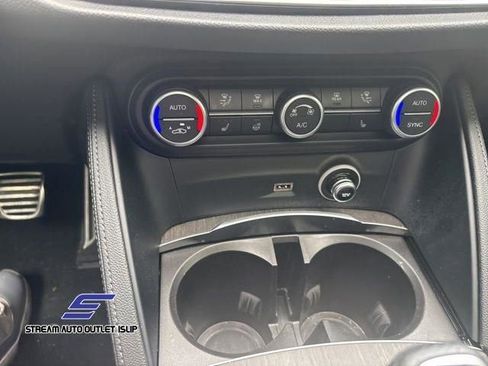 Used 2022 Alfa Romeo Stelvio Ti image 36