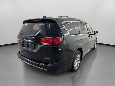 Used 2017 Chrysler Pacifica Limited FWD image 10