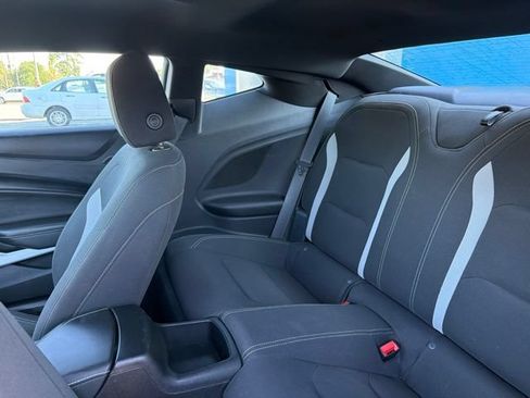 Used 2022 Chevrolet Camaro LT RWD image 9