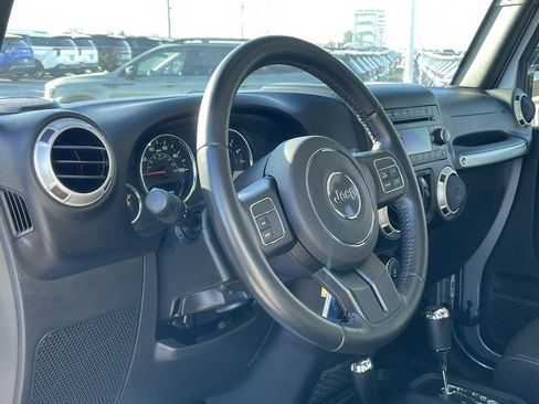 Used 2017 Jeep Wrangler Unlimited Sahara image 9