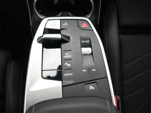 Certified 2025 BMW X2 xDrive28i w/ Premium Package image 31