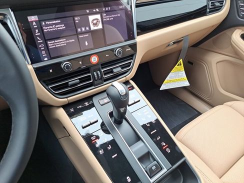 New 2026 Porsche Macan image 33