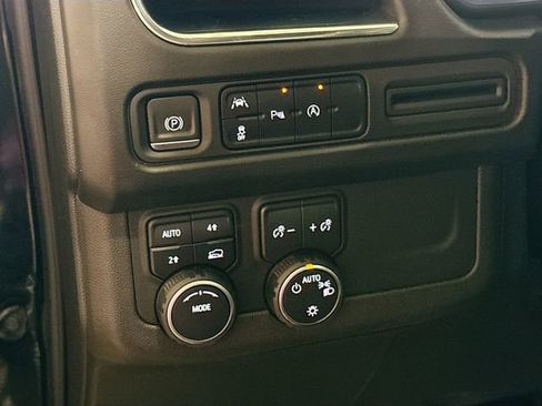 Used 2023 Chevrolet Suburban RST image 11