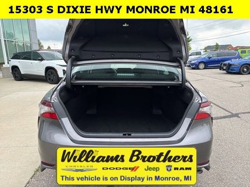 Used 2023 Toyota Camry SE image 8