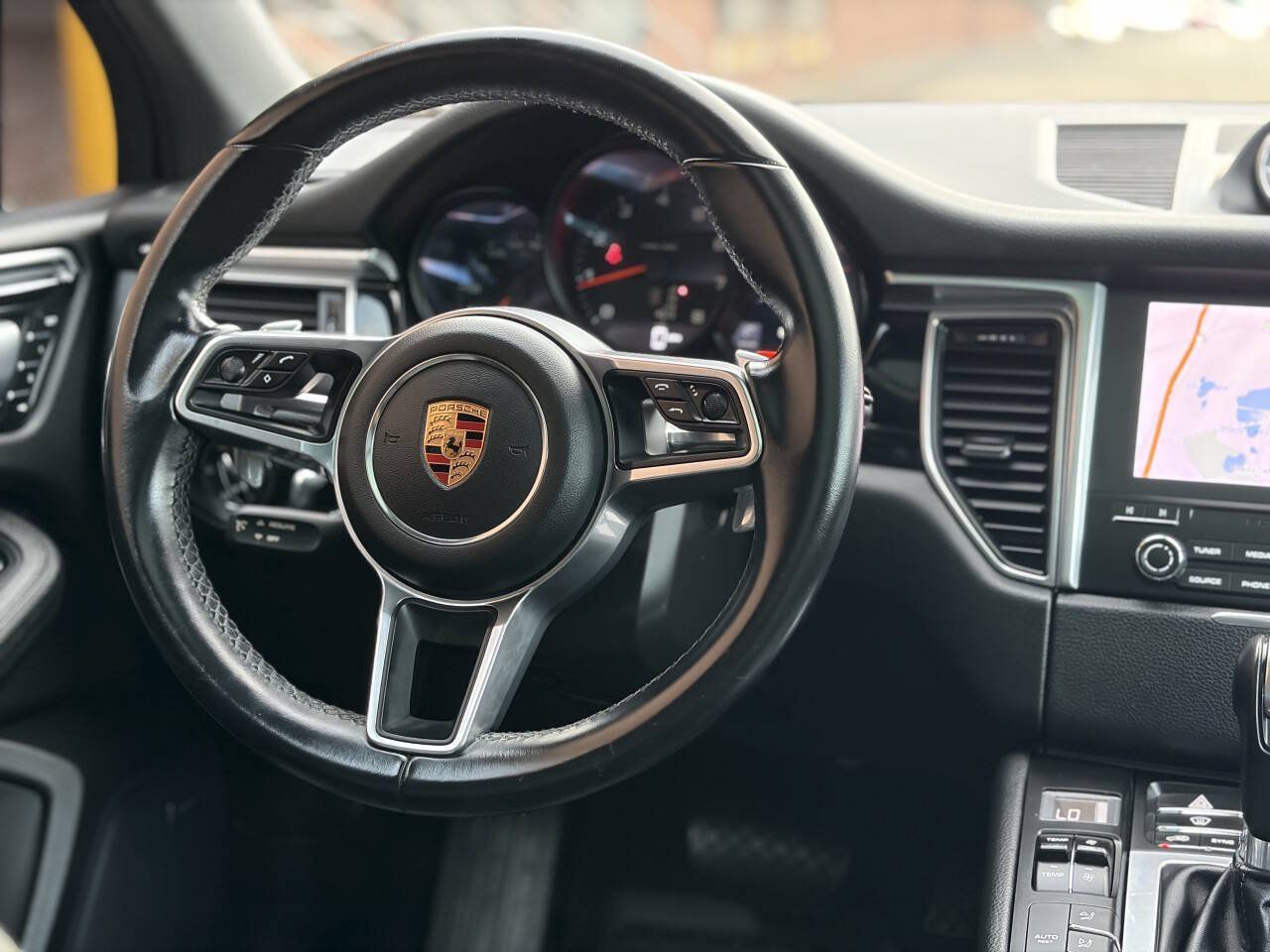 Used 2018 Porsche Macan AWD/4WD image 24